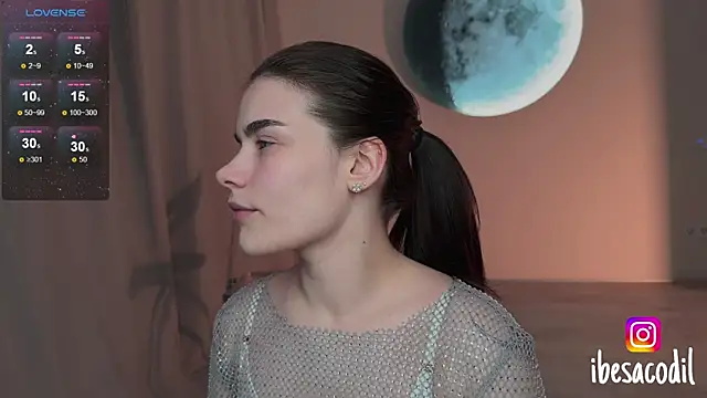 Snapshot of adriana_allien chatting on May 4, 9:44 pm adriana allien online show from May 4, 9:44 pm