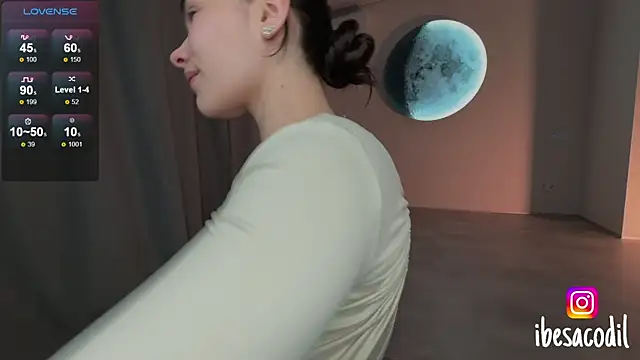 Snapshot of adriana_allien chatting on May 19, 11:44 pm adriana allien online show from May 19, 11:44 pm