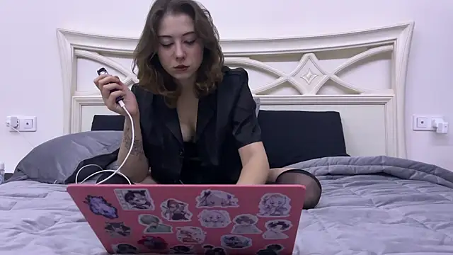 Snapshot of misswishh_ chatting on December 17, 7:48 pm misswishh  online show from December 17, 7:48 pm