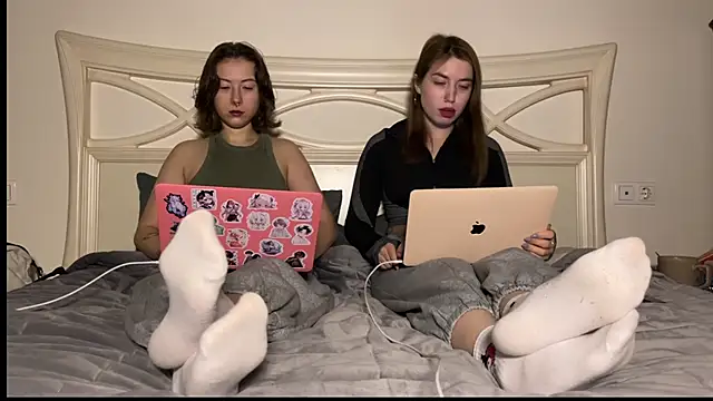 Snapshot of misswishh_ chatting on February 11, 5:18 pm misswishh  online show from February 11, 5:18 pm