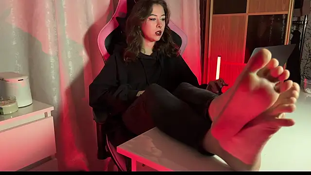 Snapshot of misswishh_ chatting on October 3, 5:54 pm misswishh  online show from October 3, 5:54 pm
