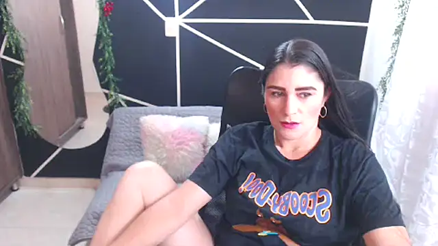 Snapshot of LUCY_LI chatting on January 31, 6:25 pm LUCY LI online show from January 31, 6:25 pm