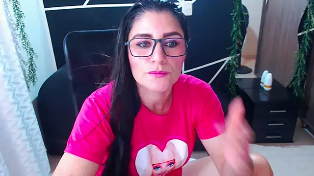 Snapshot of LUCY_LI chatting on March 6, 6:26 pm LUCY LI online show from March 6, 6:26 pm