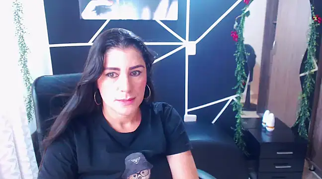 Snapshot of LUCY_LI chatting on March 9, 1:37 pm LUCY LI online show from March 9, 1:37 pm