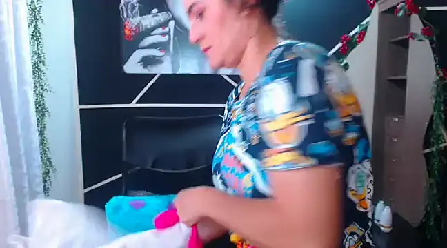 Snapshot of LUCY_LI chatting on March 10, 9:40 pm LUCY LI online show from March 10, 9:40 pm