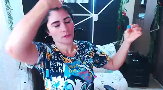 Snapshot of LUCY_LI chatting on March 15, 1:18 pm LUCY LI online show from March 15, 1:18 pm