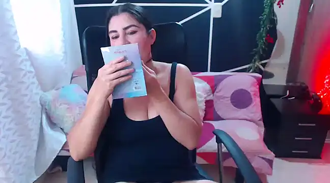 Snapshot of LUCY_LI chatting on March 21, 6:07 pm LUCY LI online show from March 21, 6:07 pm