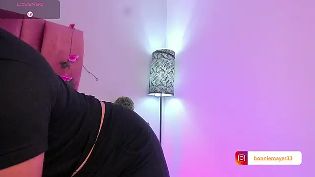 Snapshot of SweetBonniie chatting on February 6, 5:30 pm SweetBonniie online show from February 6, 5:30 pm