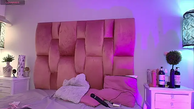 Snapshot of SweetBonniie chatting on September 27, 11:37 am SweetBonniie online show from September 27, 11:37 am