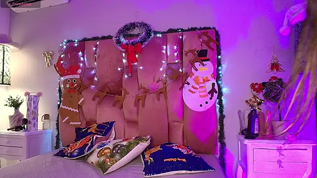 Snapshot of SweetBonniie chatting on December 15, 12:09 pm SweetBonniie online show from December 15, 12:09 pm