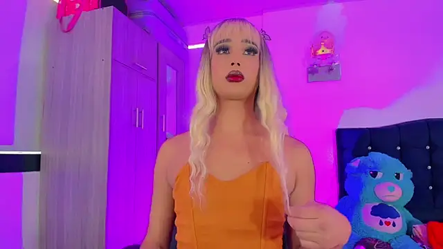 Hellen moons   online show from January 12, 7:08 pm