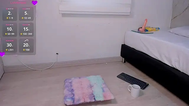 Snapshot of Mackenize chatting on December 14, 7:36 pm Mackenize online show from December 14, 7:36 pm