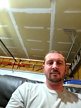 Snapshot of MrMechanic38 chatting on March 7, 9:56 pm MrMechanic38 online show from March 7, 9:56 pm