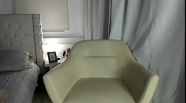 Snapshot of Gabycutee chatting on February 12, 2:03 am Gabycutee online show from February 12, 2:03 am