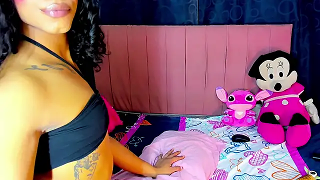 Snapshot of bloom444 chatting on January 7, 2:47 am bloom444 online show from January 7, 2:47 am