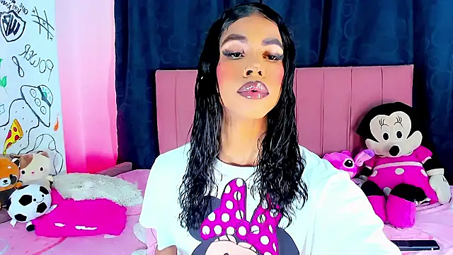 Snapshot of bloom444 chatting on January 11, 2:27 am bloom444 online show from January 11, 2:27 am