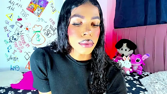 Snapshot of bloom444 chatting on January 15, 10:35 pm bloom444 online show from January 15, 10:35 pm