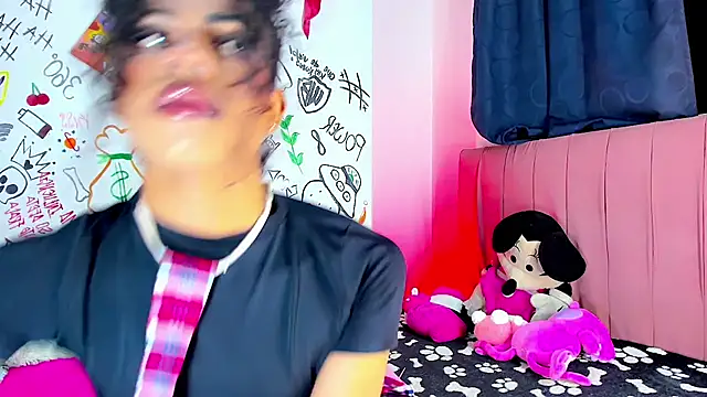 Snapshot of bloom444 chatting on January 18, 4:38 am bloom444 online show from January 18, 4:38 am