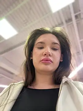 Snapshot of Holly_Molii chatting on December 8, 5:07 am Holly Molii online show from December 8, 5:07 am