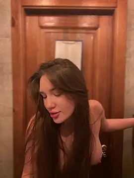 Snapshot of Holly_Molii chatting on December 13, 8:09 am Holly Molii online show from December 13, 8:09 am