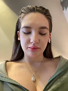 Snapshot of Holly_Molii chatting on January 23, 8:04 am Holly Molii online show from January 23, 8:04 am