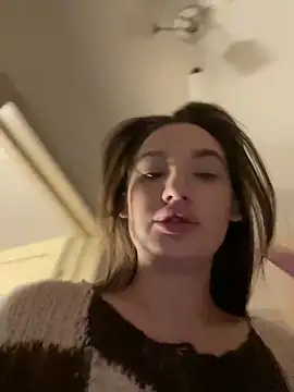 Snapshot of Holly_Molii chatting on February 9, 10:20 am Holly Molii online show from February 9, 10:20 am