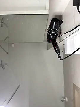 Snapshot of Holly_Molii chatting on February 15, 6:23 am Holly Molii online show from February 15, 6:23 am