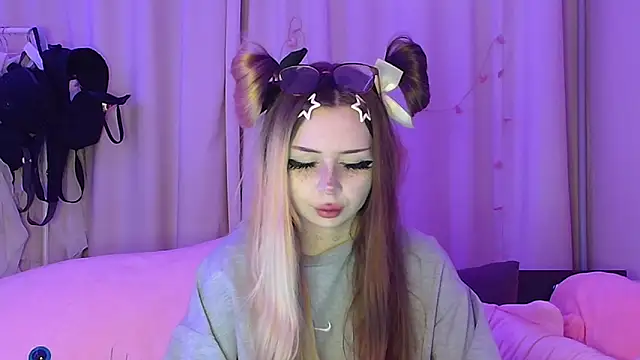 suemeow online show from February 14, 8:27 pm