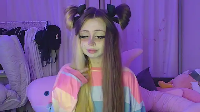 suemeow online show from April 12, 8:25 pm