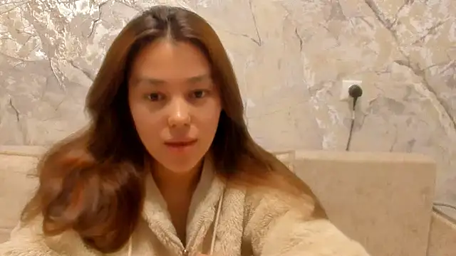 LunaXmii online show from April 21, 10:45 pm
