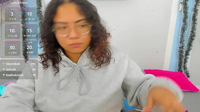 Snapshot of im_angels77 chatting on December 27, 9:28 am im angels77 online show from December 27, 9:28 am