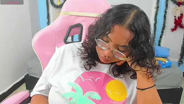 Snapshot of im_angels77 chatting on January 6, 6:36 am im angels77 online show from January 6, 6:36 am