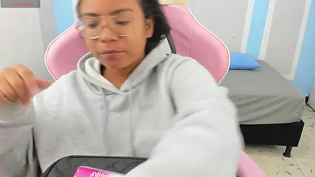 Snapshot of im_angels77 chatting on January 13, 3:12 am im angels77 online show from January 13, 3:12 am