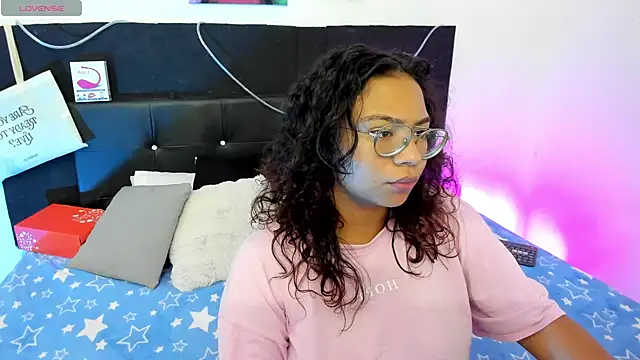 Snapshot of im_angels77 chatting on February 13, 4:00 am im angels77 online show from February 13, 4:00 am