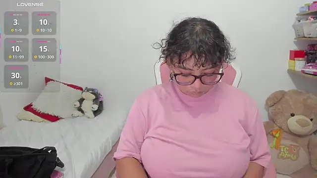 Snapshot of im_angels77 chatting on October 9, 1:14 am im angels77 online show from October 9, 1:14 am