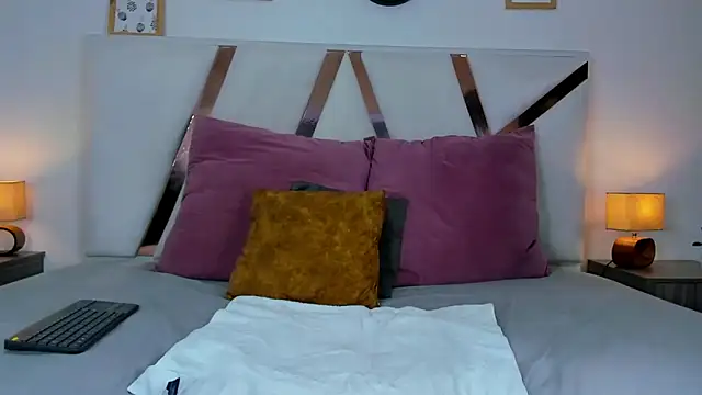 JaylaScott   online show from February 4, 6:06 pm