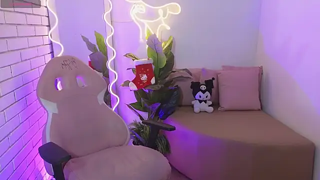 Snapshot of hina_tay chatting on December 18, 4:20 am hina tay online show from December 18, 4:20 am