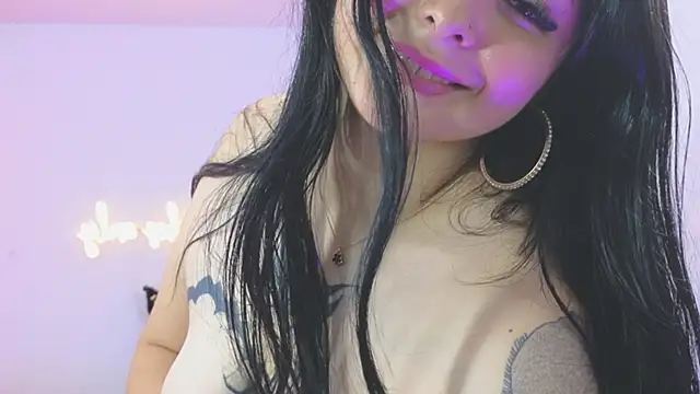 Snapshot of hina_tay chatting on February 3, 10:36 am hina tay online show from February 3, 10:36 am