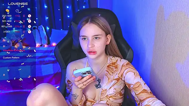 Snapshot of doll_barbieee chatting on December 4, 2:20 am doll barbieee online show from December 4, 2:20 am