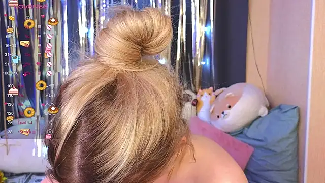 Snapshot of doll_barbieee chatting on December 17, 1:18 am doll barbieee online show from December 17, 1:18 am