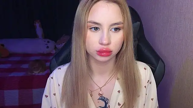 Snapshot of doll_barbieee chatting on February 20, 7:41 pm doll barbieee online show from February 20, 7:41 pm