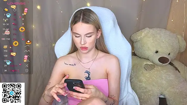 Snapshot of doll_barbieee chatting on October 1, 7:42 pm doll barbieee online show from October 1, 7:42 pm