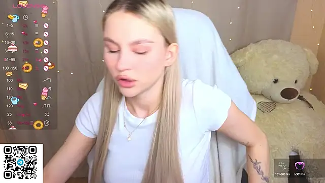 Snapshot of doll_barbieee chatting on October 12, 10:31 pm doll barbieee online show from October 12, 10:31 pm
