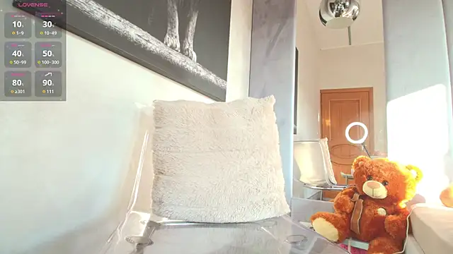 Snapshot of Mia__Milan chatting on February 11, 6:51 am Mia Milan online show from February 11, 6:51 am