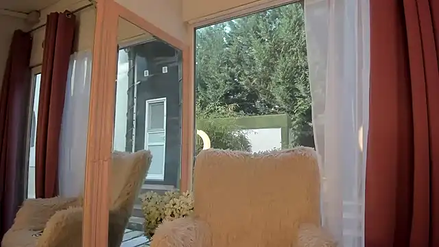 Snapshot of Mia__Milan chatting on October 10, 6:34 am Mia Milan online show from October 10, 6:34 am