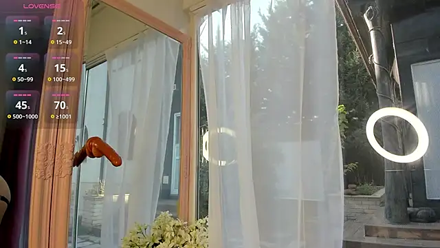 Snapshot of Mia__Milan chatting on November 22, 10:03 am Mia Milan online show from November 22, 10:03 am