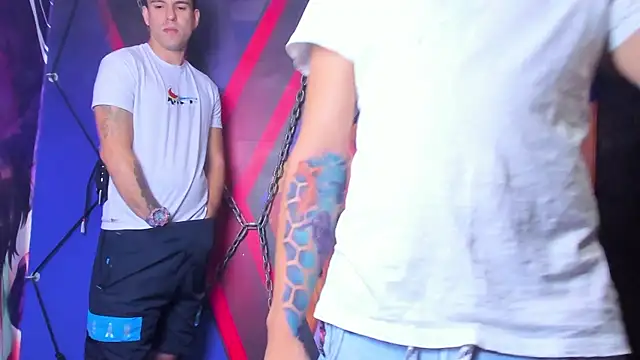 Snapshot of destroy_the_bimbo_ chatting on January 17, 1:36 am destroy the bimbo  online show from January 17, 1:36 am