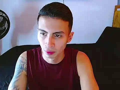 Snapshot of Velk_hot chatting on April 23, 1:46 pm Velk hot online show from April 23, 1:46 pm