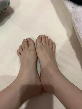 Aimeil online show from December 10, 3:44 pm