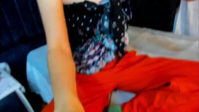 Snapshot of fulfill_fantasies1 chatting on October 6, 1:36 am fulfill fantasies1 online show from October 6, 1:36 am